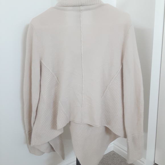 100% Cashmere Cream Draped Assymetric Cardigan w Ribbed Sleeves 360 Cashmere M - Picture 4 of 5
